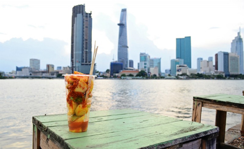 Thu Thiem rooftop street food town