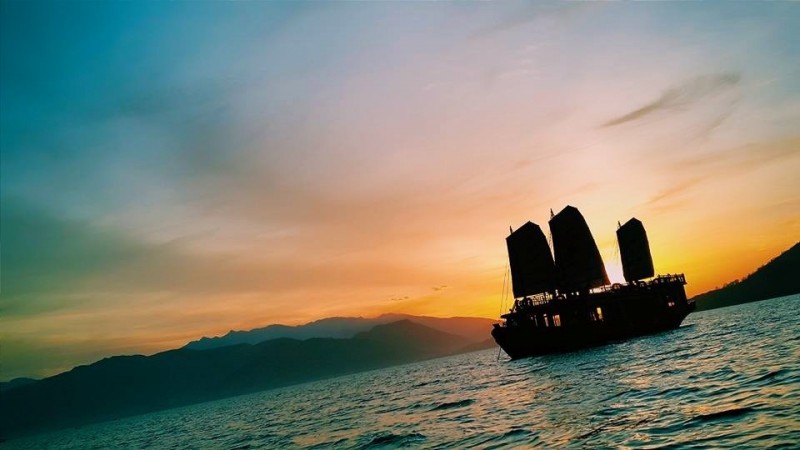 NT04: NHA TRANG EMPERIOR SUNSET CRUISE TOUR