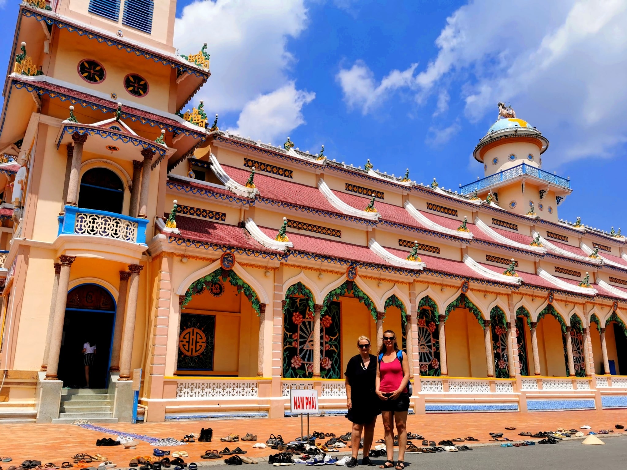 SG06: CAO DAI TEMPLE & CUCHI TUNNEL DAY TOUR