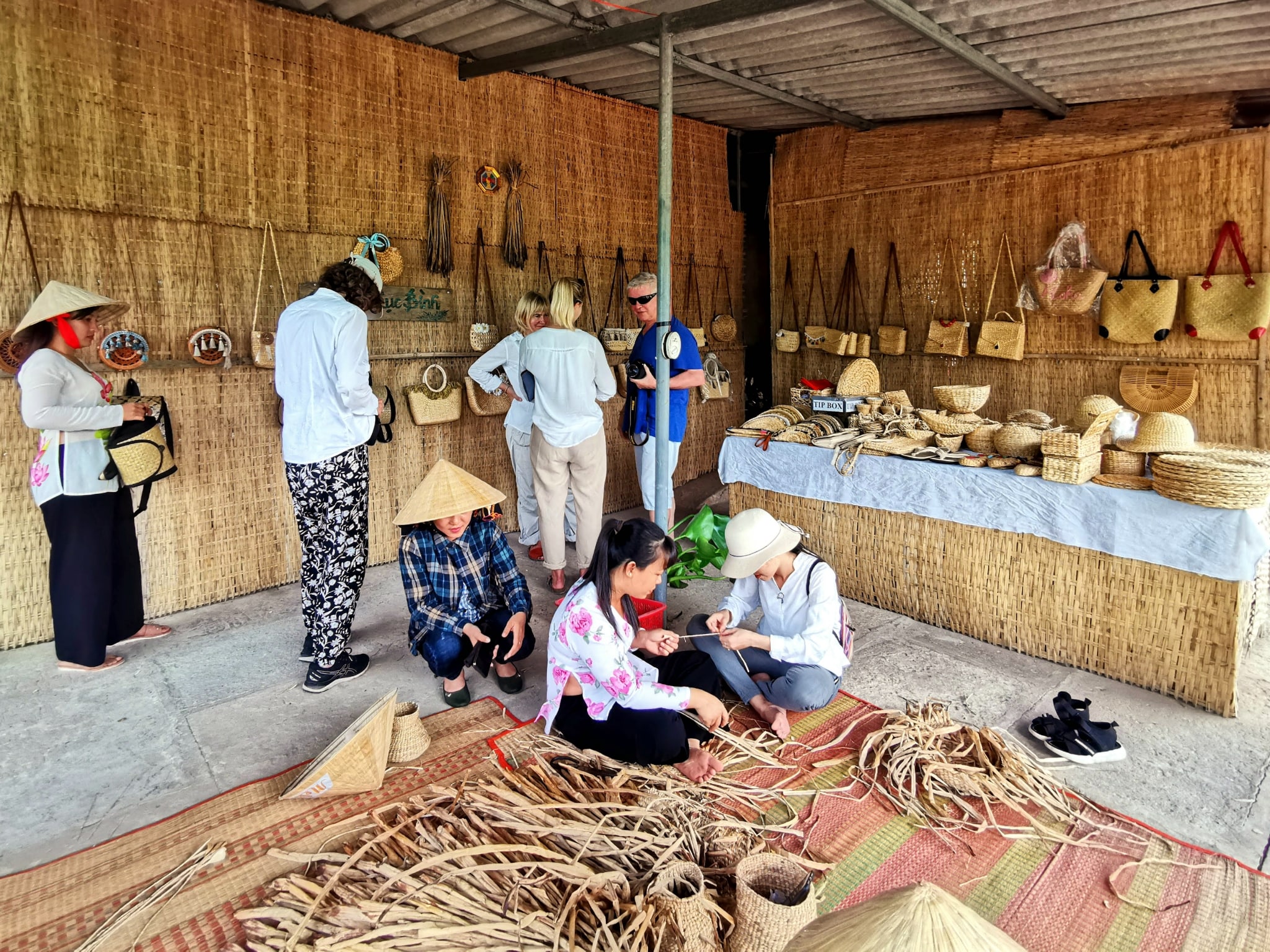MK04: 2 DAYS MEKONG PACKAGE - CAIBE CANTHO FLOATING MARKET