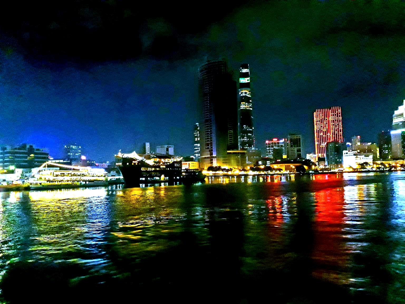 SG08:  SAIGON CRUISE DINNER - BEAUTIFUL EVENING