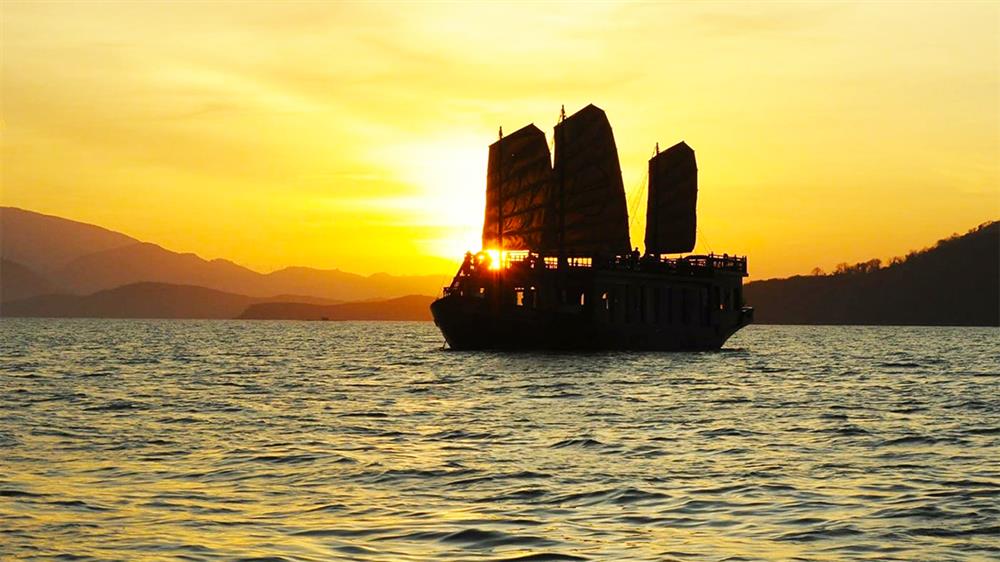 NT01: NHA TRANG EMPEROR DAY CRUISE