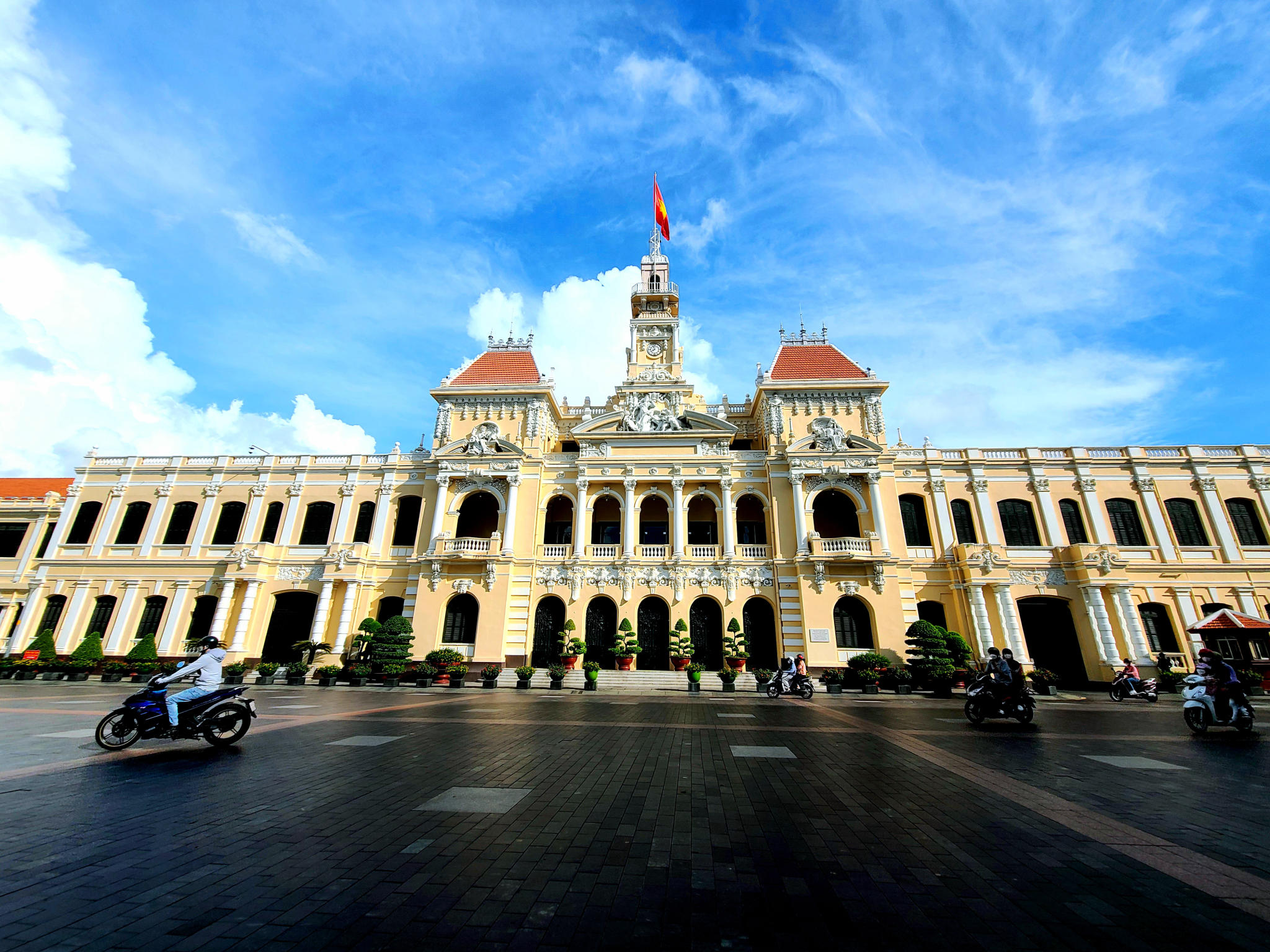 SG22: GOOD MORNING SAIGON HALF DAY CITY TOUR