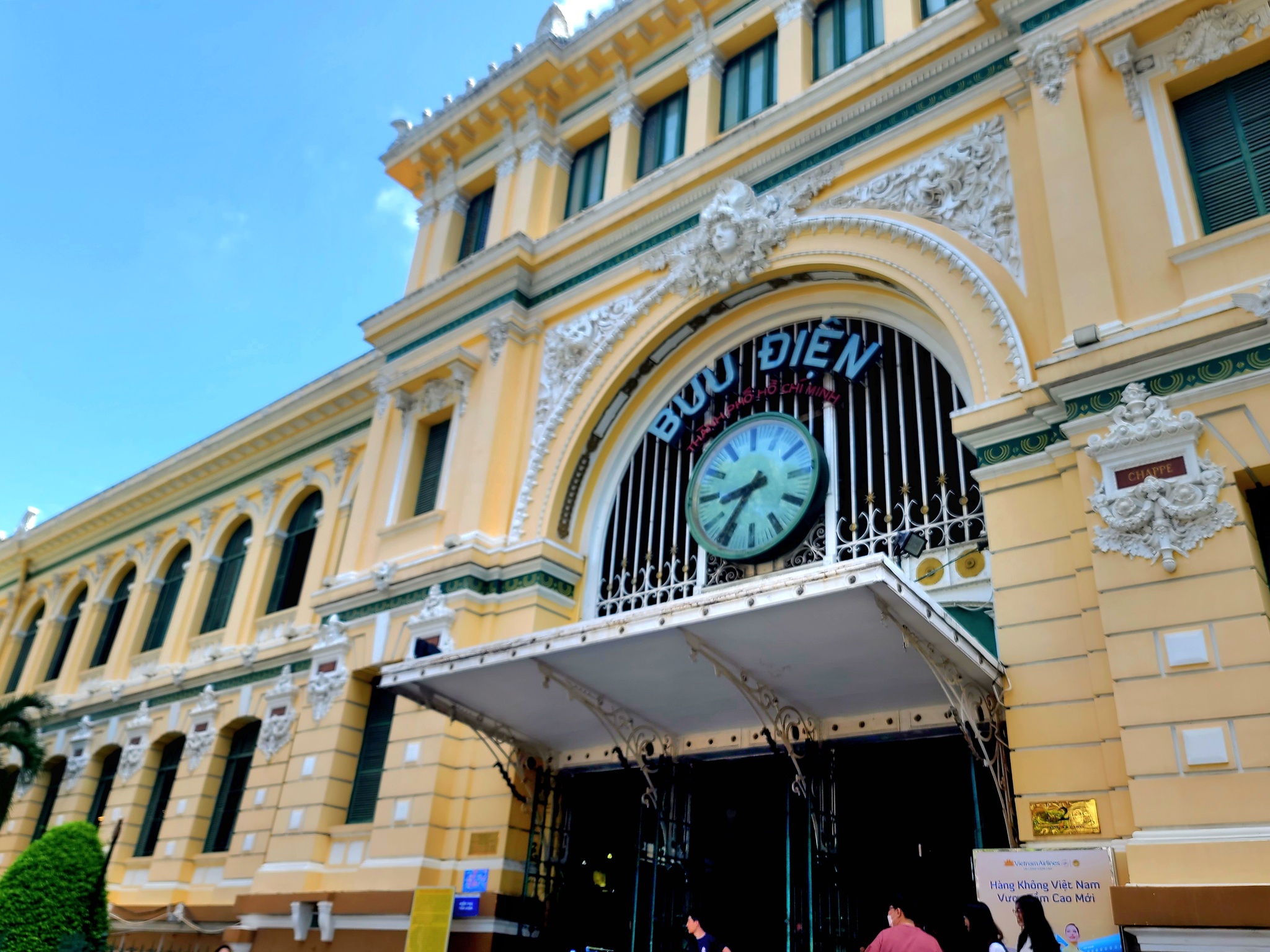 SG19: SIGHSEEING SAIGON SCOOTER TOUR
