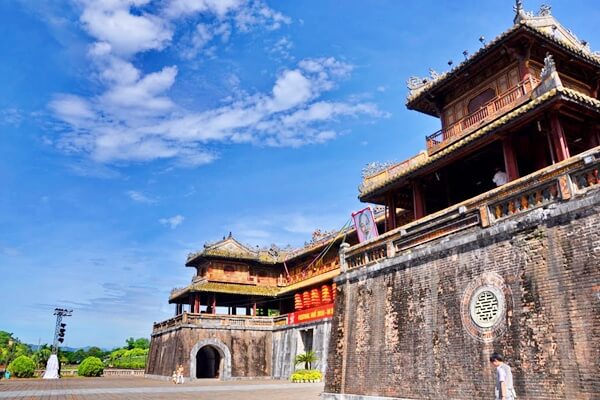 HU02 : 清华观光旅游 （汽车和船）